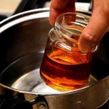 Kako odrediti kvalitet meda kod kuće